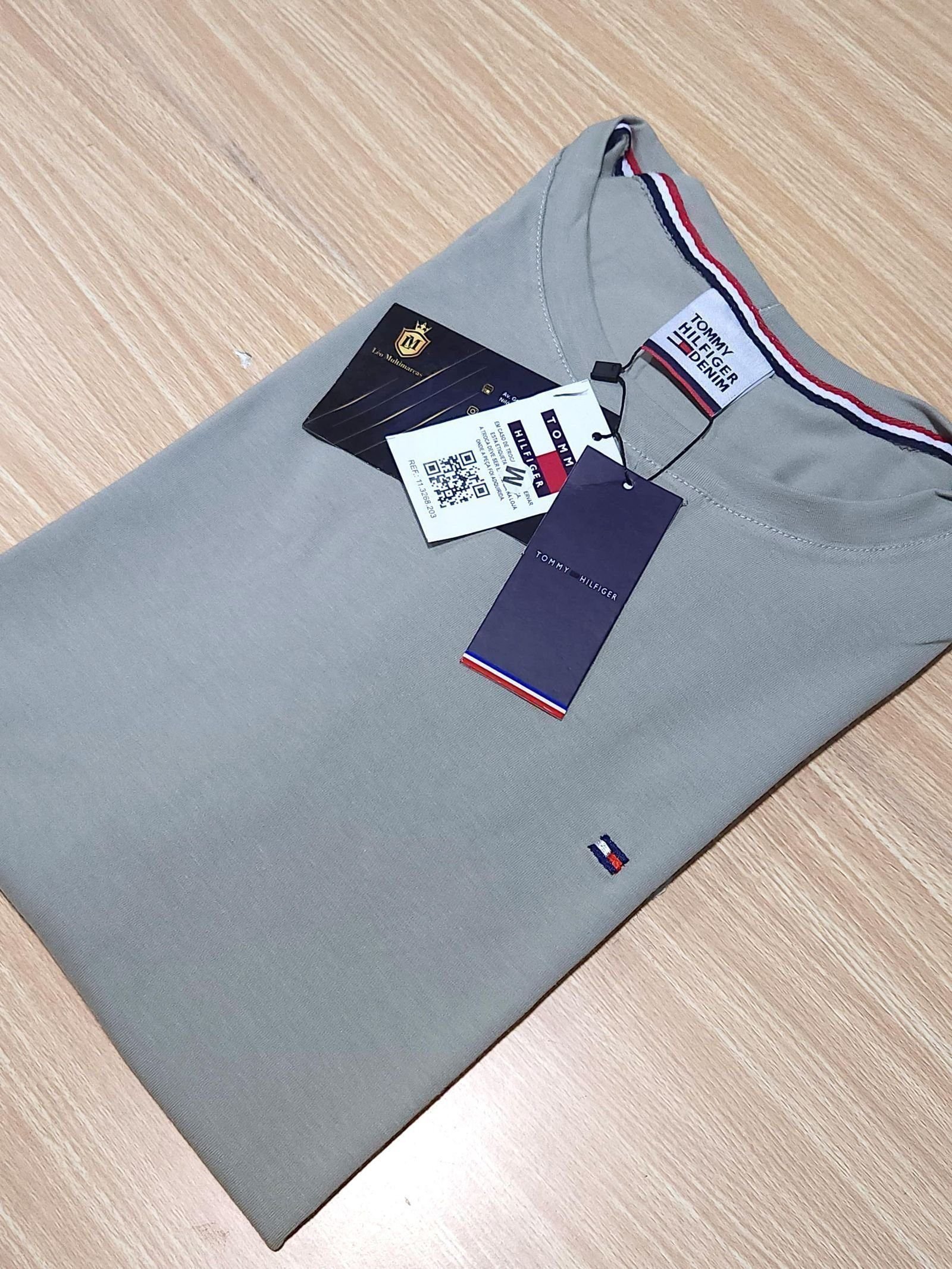 Camisa Tommy Hilfiger M Peruana 40.1 com Elastano Camisa Tommy Hilfiger M Peruana 40.1 com Elastano